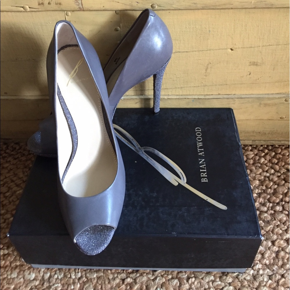 NIB BRIAN ATWOOD LEATHER FEVORA HEEL PUMP 9.5
